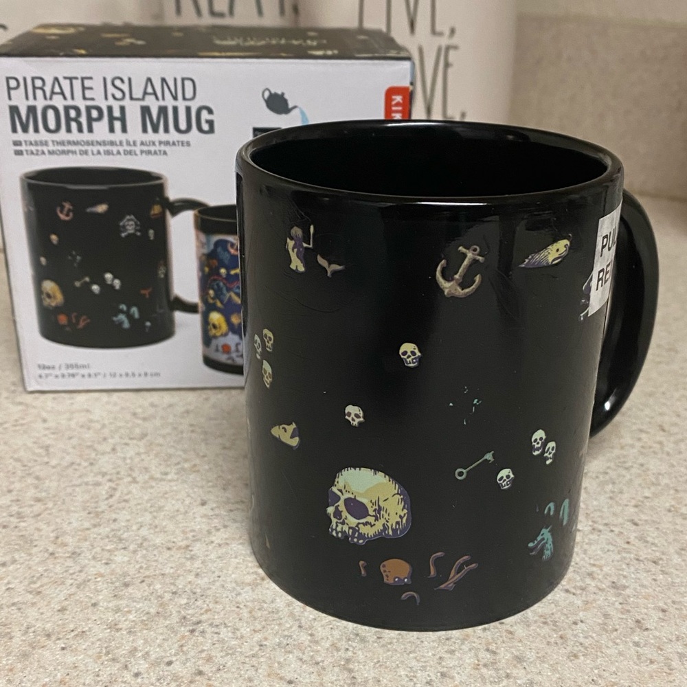 Kikkerland Pirate Island Heat Changing Mug | Color Morph Skull Coffee Cup - Picture 5 of 5